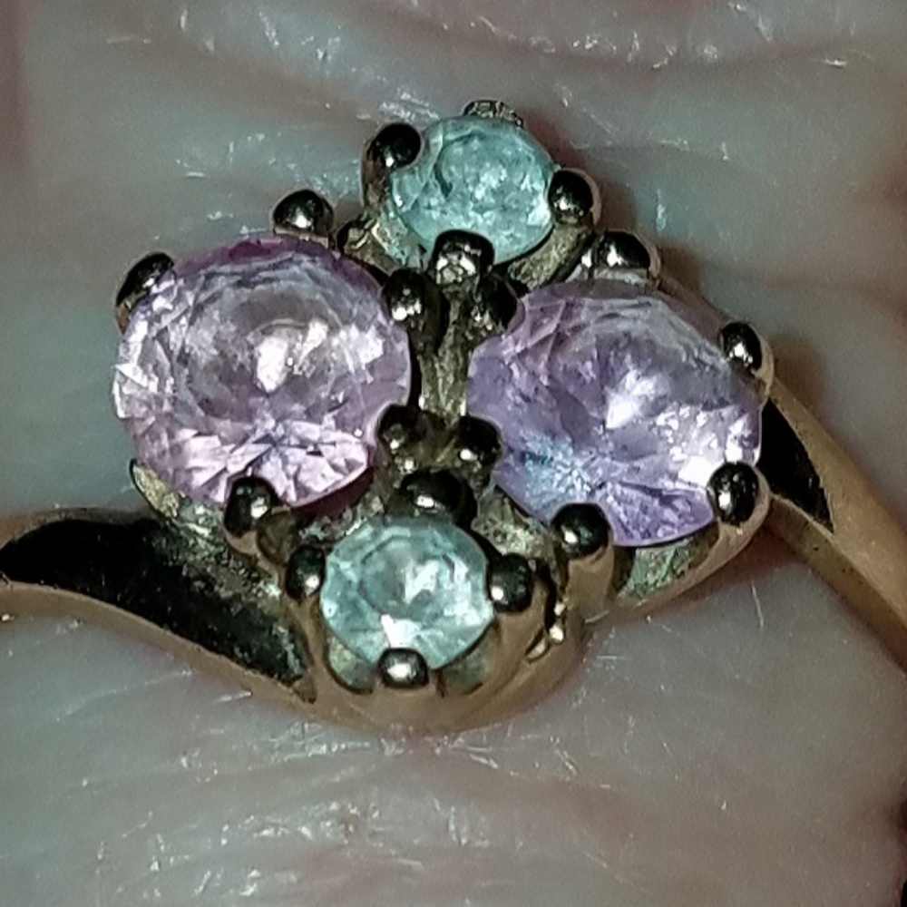 10kt  y/g very rare pink and blue diamonds